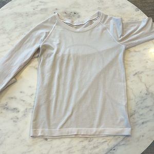 Lululemon Swifly Tech long sleeve. Size 4 No flaws. Lightly worn.